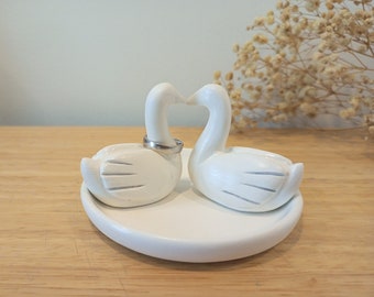 Concrete Couple Swan Ring Holder: Engagement Ring Dish