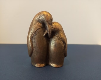 Statue de couple de pingouins finition bronze | Cadeau d'anniversaire | Décoration minimaliste moderne pour étagère ou bureau - Cadeau pour les amoureux des animaux