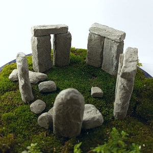 Miniature Stonehenge Inner Circle - Concrete Stone Circles in the UK - Replica - Standing Stones for Fairy Garden - Gifts For History Buffs