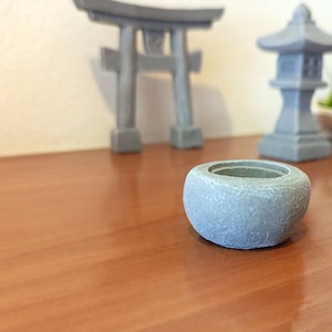 Miniature Stone Water Bowl: Japanese Zen Garden Ornament (1.7x3.2cm)