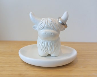 Highland Cow Ring Holder, Highland Cow Statue, Fluffy Mini Cow With Horns, Long Haired Cow, Cow With Horns And Long Hair, Cute Ring Display