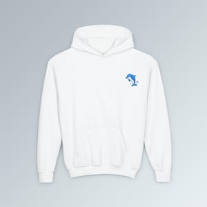 Puede incluir: Sudadera con capucha blanca con un gráfico de delfín azul en la parte delantera.