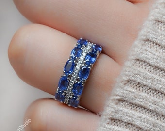 Anillo de media eternidad de iolita / Anillo de plata esterlina de iolita / Anillo apilable azul / Anillo de aniversario para ella / Anillo de iolita / Anillo de iolita