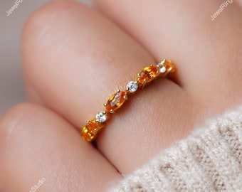 Anillo de zafiro naranja, media banda de zafiro, anillo de compromiso de zafiro, anillo con piedra de nacimiento de septiembre, regalo para ella, media banda