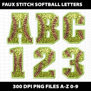 Puede incluir: Un conjunto de letras y números de softball de puntadas falsas en un esquema de colores dorado y rojo brillante. Las letras son A, B y C, y los números son 1, 2 y 3. Las letras y los números están en una fuente en negrita y en bloque. Archivos PNG de 300 DPI A-Z 0-9.