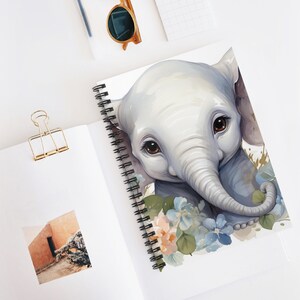 Cuaderno de elefante bebé, papel de línea reglada, cubierta de arte animal lindo, cuaderno de espiral de metal con bolsillo para documentos, cuaderno para niños, diario de guardería