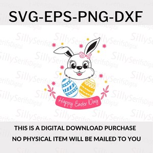Pode incluir: Um design digital de Páscoa com um coelhinho branco com um laço rosa, dois ovos decorados e o texto "Happy Easter Day" em uma faixa rosa. O design inclui os tipos de arquivo SVG, EPS, PNG e DXF. O texto na parte inferior diz "THIS IS A DIGITAL DOWNLOAD PURCHASE NO PHYSICAL ITEM WILL BE MAILED TO YOU."