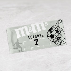 A: M&Ms - Fußball // jungs hobby kindergeburtstag feiern party dekoration personalisierte verpackungen fussball