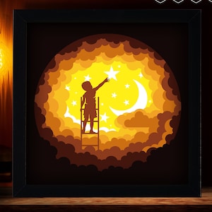 Ragazzo che raggiunge le stelle SVG, modello di scatola luminosa tagliata in carta, file SVG a strati per Cricut, arte fai da te della scatola delle ombre 3D SVG
