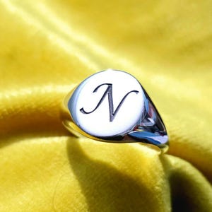 Anillo de letra personalizado en plata de ley, joyería para hombres y mujeres, anillos con iniciales más vendidos, grabado de cualquier letra, regalos personalizados para ella / él