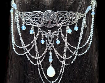 Horquilla de triqueta, collar con pedrería de ópalo, joyería celta para el cabello, boina gótica, cuentas de cristal fantasma blancas, joyería nupcial, trisquel.