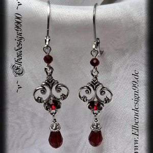 Fleur de Lys oorbellen, Elbendesign99, Franse lelie met donkerrode glazen kralen, Victoriaanse oorbellen, Steampunk, Gotiek, Renaissance