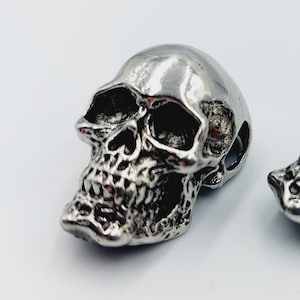 Human Skull Pendant Charm in Silver Tone - (3 dimensional Halloween skulls Gothic) - B13B