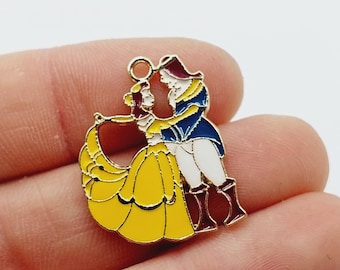 2 Dancing Couple Charms (Goudkleurige prom queen baldansjurk ) - C1B