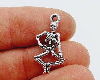 5 Skeleton Charms in silver tone - (Halloween Bones skull boneman reaper gothic pendant grim charm) - C25A