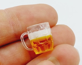 2 Mini Beer Glass Miniature Charms - Imitation Micro Mug Pint Ornament Puppenhaus Zubehör Prop Dekoration Getränke Geschenk - G50B