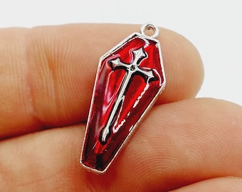 5 breloques de cercueil en rouge brillant et ton argent - (cercueils de sarcophage gothique avec pendentifs goth à breloque croix) - G32B