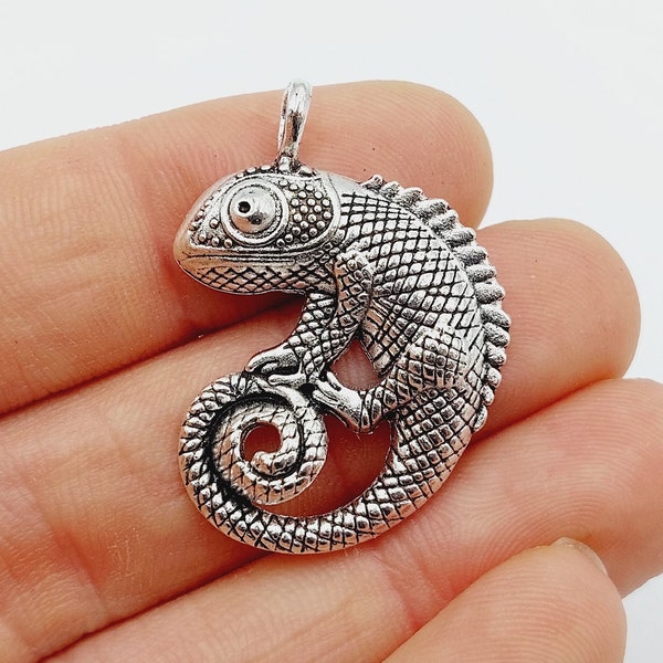 2 Chameleon Pendant Charms in Silver Tone - (Colour changing lizard) - D1A