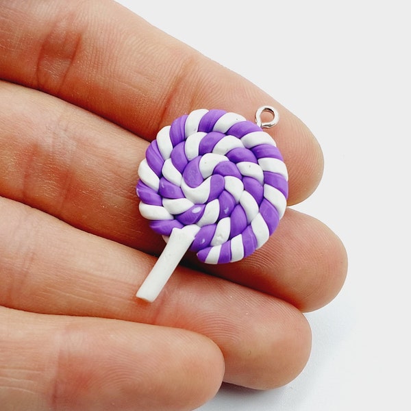 2 Lollipop Sweet Candy Charms (pendentifs sucettes miniature embellissement violet blanc en pâte polymère) - D51B