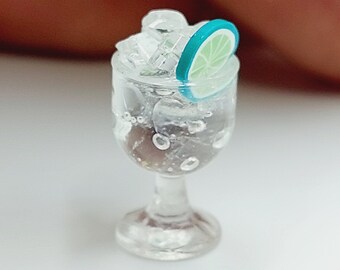 2 Mini Cocktail Glas Miniatuur Charms - Goblet ijsblokjes limoen Imitatie Ornament Dollhouse Accessoires Prop Decoraties drank cadeau - G39A