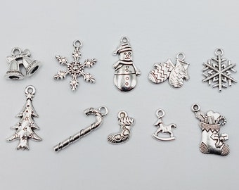 Ensemble de collection de charmes de Noël - 10 pièces (Bonhomme de neige, Arbre, Flocons de neige, Cheval, Cerf, Cloche, Bas, Gants, Canne à bonbons) - C21