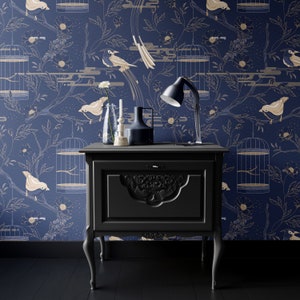Dunkelblaue Chinoiserie-Tapete zum Schälen und Aufkleben, Chinesisches Vogel-Blumen-Wandbild, Abnehmbare Tapete mit Blumenmuster, Dark Floral Home Decor