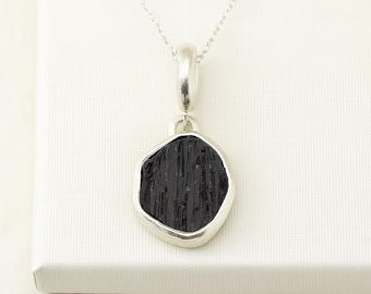 Collar de turmalina negra en bruto / Joyería de cristal natural para protección / Piedra de conexión a tierra y sanación