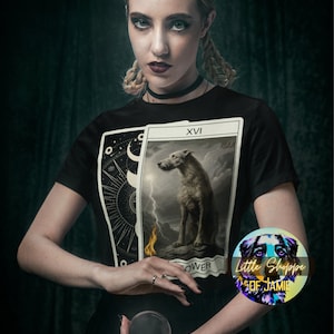 Irish Wolfhound tarot Halloween t-shirt cadeau pour amoureux des chiens cadeaux sorcières cadeaux lecteur de tarot tour carte de tarot chemise wicca cadeau divination voyant