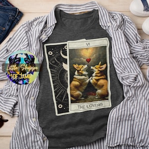 Chemise d'Halloween de tarot gallois de Pembroke, cadeau pour amoureux des chiens, cadeau de sorcellerie, cadeau de lecteur de tarot, carte de tarot pour amoureux, chemise wicca, cadeau de divination, psychique