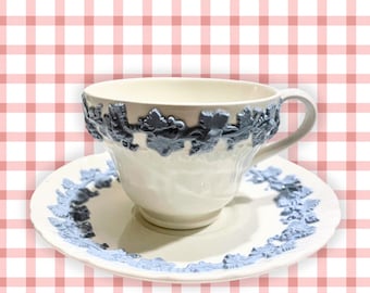 Vintage Wedgwood Queensware tekoppfat, krämblått benporslin, Etruria England Cottage Tea Party