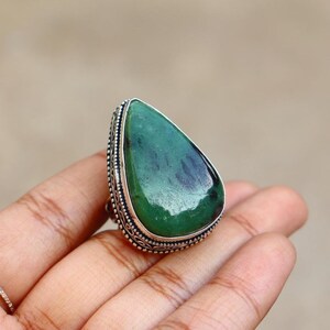 Anillo de gema de rubí zoisita natural / Anillo de rubí zoisita talla 7 (EE. UU.) / Anillo chapado en plata / Anillo vintage / Anillo llamativo grande / Anillo de rubí zoisita verde