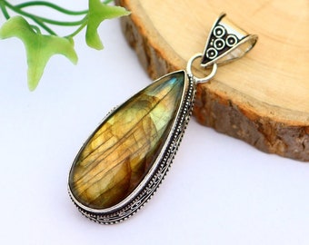 Labradorite Necklace/ Labradorite Pendant/ Silver Plated Pendant/ Vintage Pendant/ Large Labradorite Pendant/ Big Labradorite Necklace