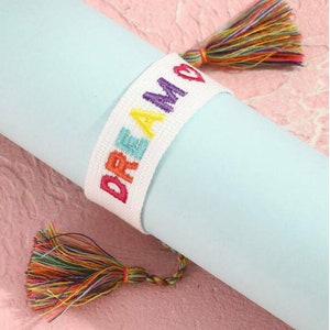 BE KIND, BESTIES, Dream, Lucky Gesticktes Quastenarmband, Mädchenzubehör, Armband, Freundschaftsarmband, Geschenk Bild 5