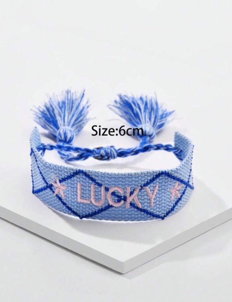 BE KIND, BESTIES, Dream, Lucky Gesticktes Quastenarmband, Mädchenzubehör, Armband, Freundschaftsarmband, Geschenk LUCKY