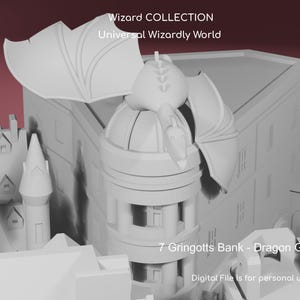 Puede incluir: Modelo 3D en escala de grises de un edificio con una estatua de dragón en la parte superior. El texto "Wizard COLLECTION Universal Wizardly World" está en la parte superior. El texto "7 Gringotts Bank - Dragon Guardian" está en la parte inferior. Es un archivo digital.