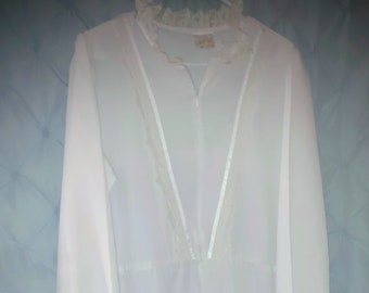 Vintage 1970s Le Voy's White Nightgown with Pockets Prairie Chic Bohemian Peasant Victorian Maxi