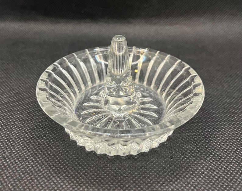 Vintage Round Clear Glass Ring Holder , Ring Dish , Ring Tree , Jewelry Storage , Vanity Dresser Decor, vintage trinket box