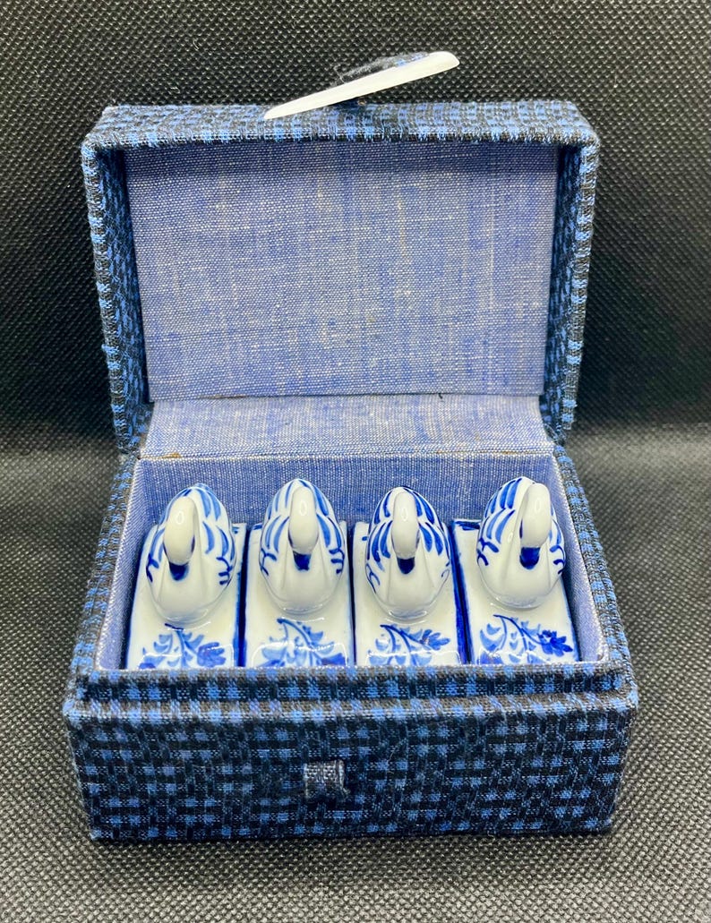 Vintage Blue and White Chinoiserie Porcelain Napkin Rings Sculpted Swans In Original Box, vintage home decor