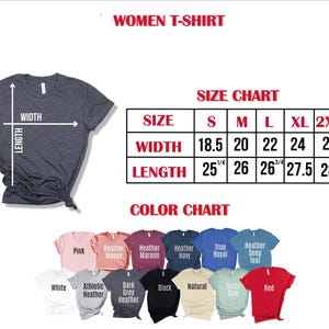 Puede incluir: Tabla de tallas para una camiseta de mujer con medidas en pulgadas. Carta de colores con 12 colores diferentes: rosa, malva jaspeado, marr&oacute;n jaspeado, azul marino jaspeado, azul real, azul teal jaspeado, blanco, gris jaspeado atl&eacute;tico, gris oscuro jaspeado, negro, natural, azul polvoriento y rojo.