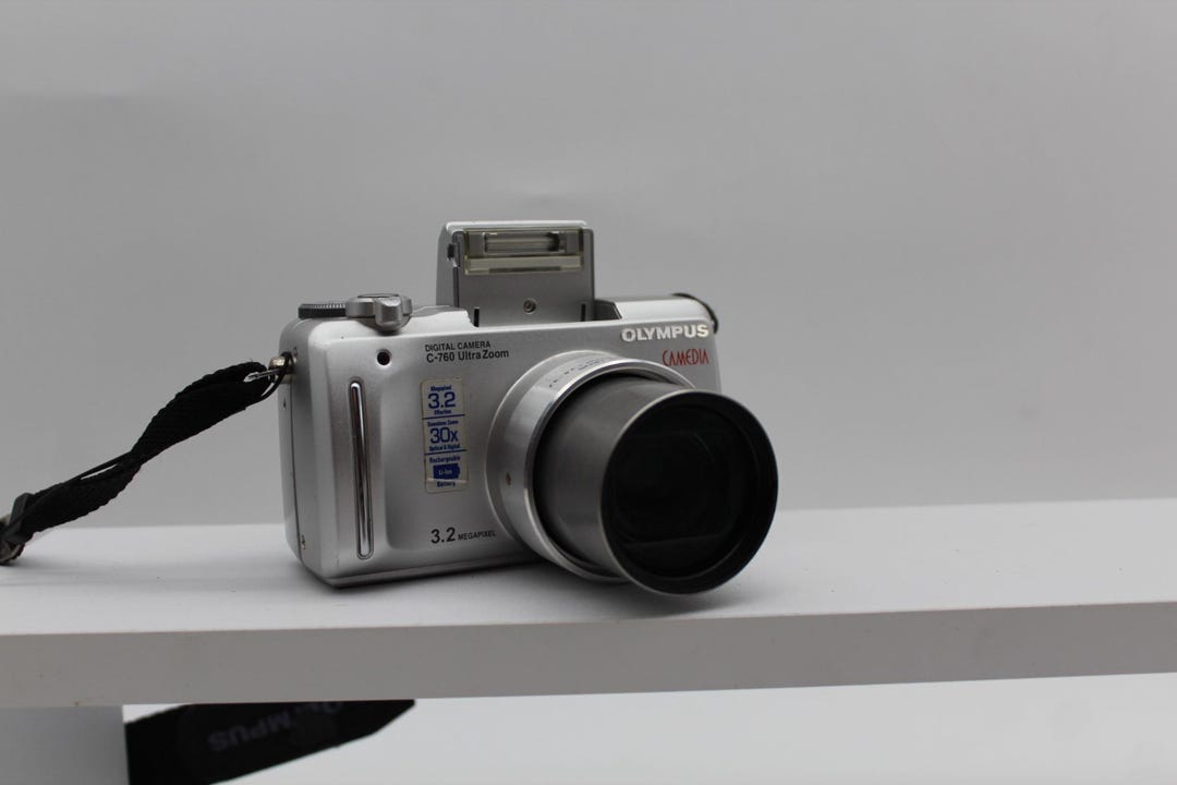 Olympus CAMEDIA C-760 Ultra Zoom. Tested and Working, Incl