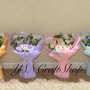 Handmade graduated color knitted flowers bouquet, bouquet for friend, valentine&#39;s day, mother’s day, christmas.