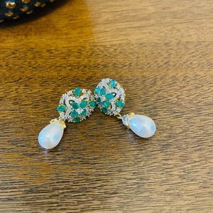 Emerald pearl earrings