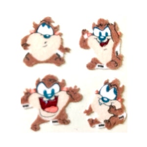 Könnte beinhalten: Vier Tazmanian Devil-Charakter-Ausschnitte in verschiedenen Posen. Jeder Ausschnitt hat einen braunen Körper, einen cremefarbenen Bauch und blaue Augen. Die Charaktere lächeln und haben den Mund offen, wodurch eine rosa Zunge sichtbar wird.