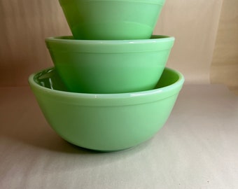 Jadeite Nesting Mixing Bowl Set of 3