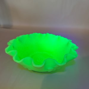 Fenton Green Vaseline Uranium Satin Ruffled Dish