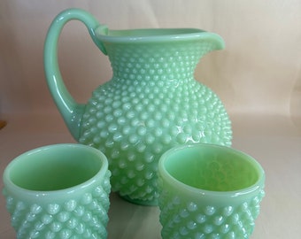 Jadeite Hobnail Großer Krug mit 2 Bechern