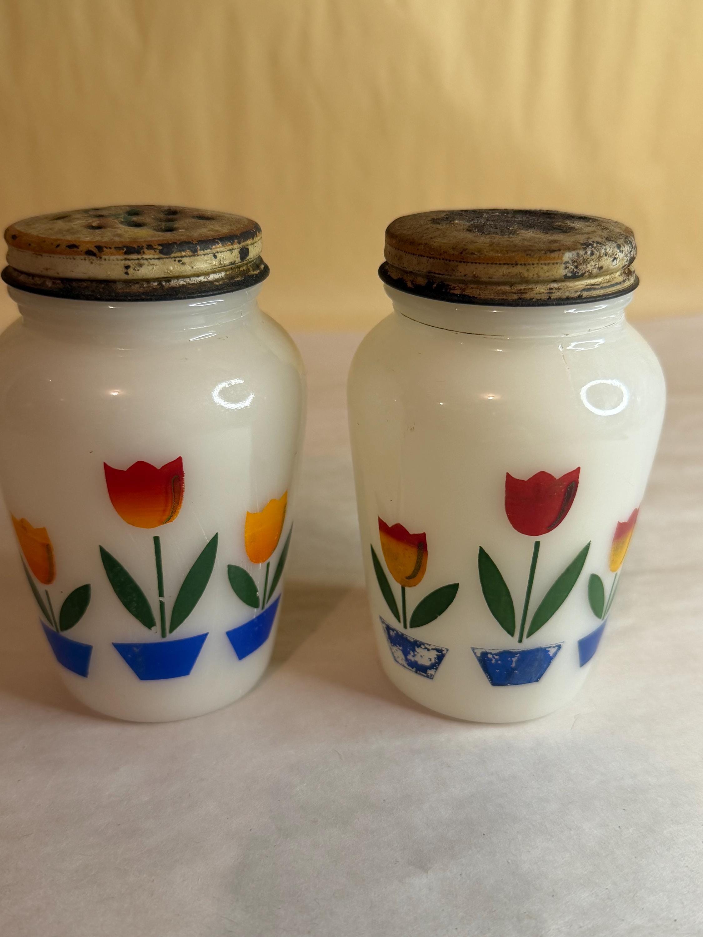 60～70s ファイヤーキング チューリップ プリント ソルト&ペッパー Fireking Tulip Salt and Pepper Shakers Lids - Etsy