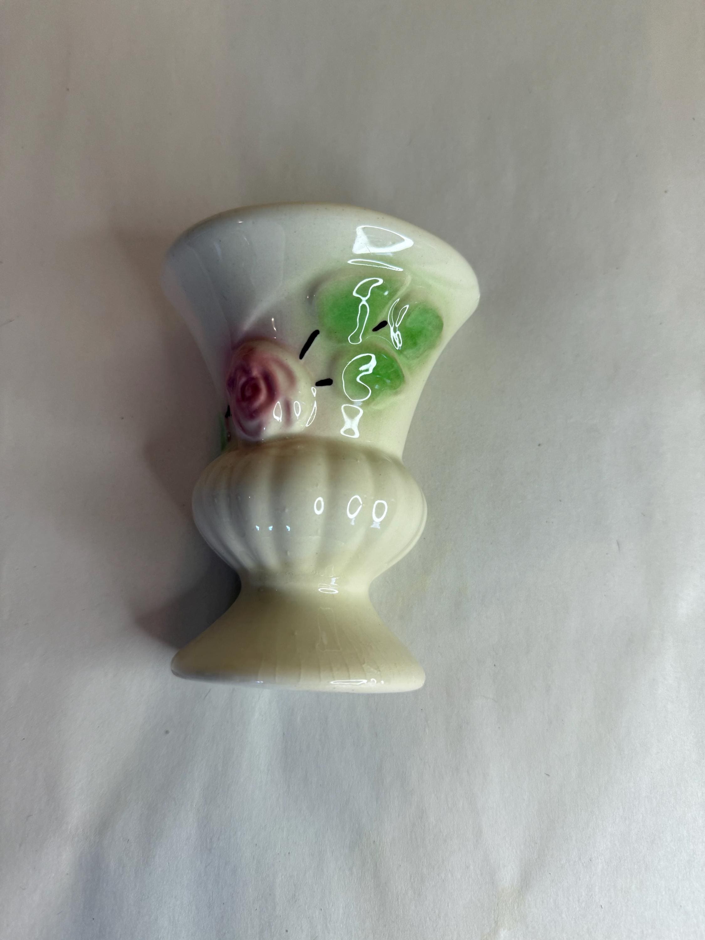 1950年代のヴィンテージ陶器製フローラルウォールポケットコテージコア