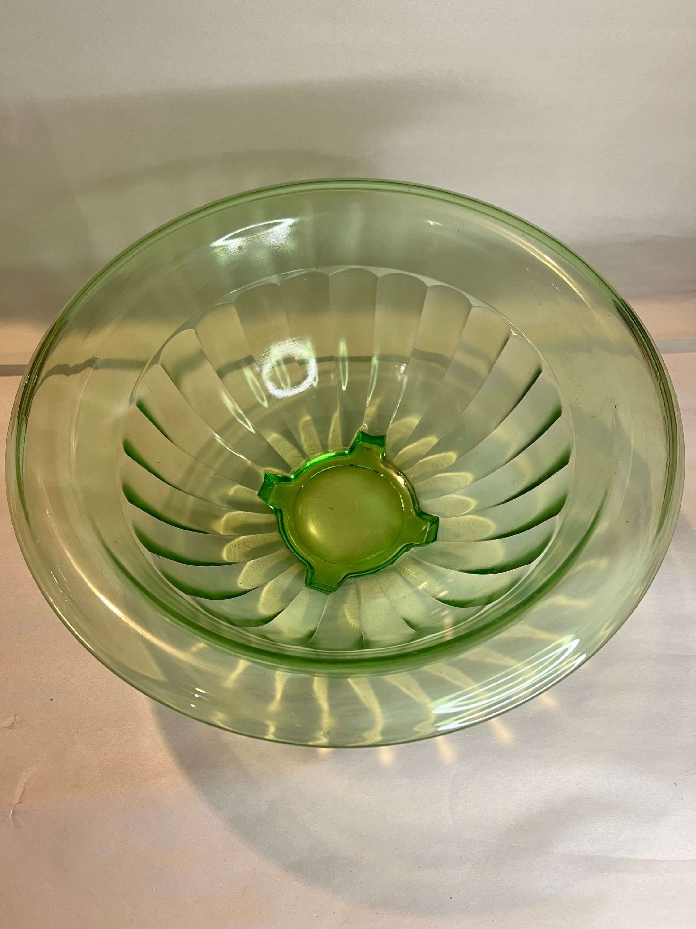 Vintage Green Depression Glass Mixing/Batter Bowl with Lid…