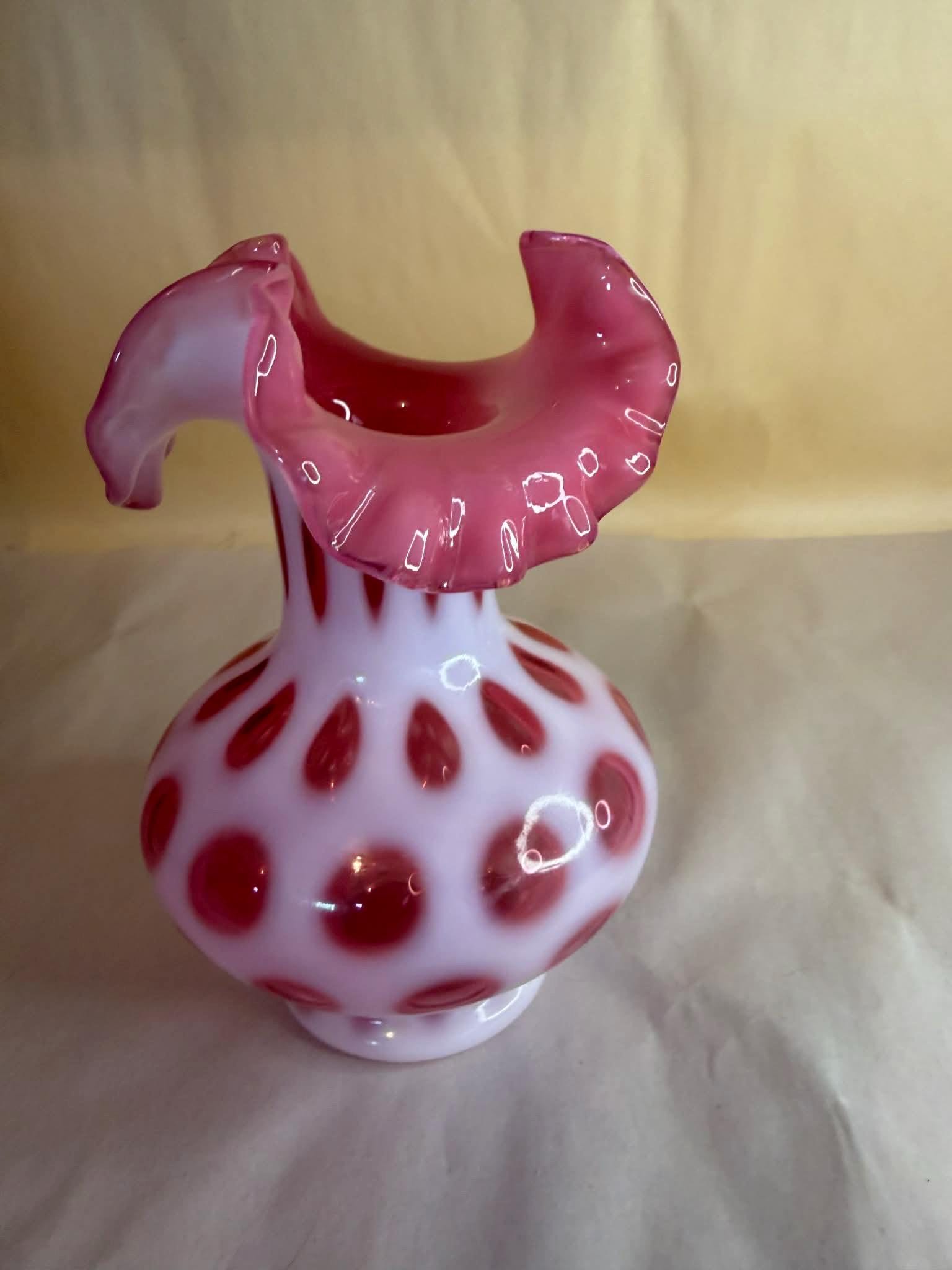 コレクション coindot Vintage Fenton Art Glass Coin Dot Ruffled Vase - Etsy